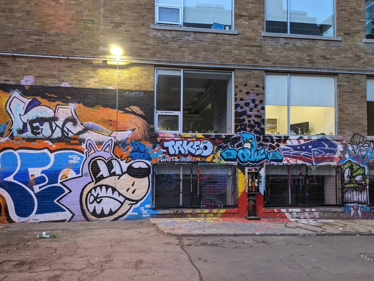 Graffiti sur un mur à Toronto